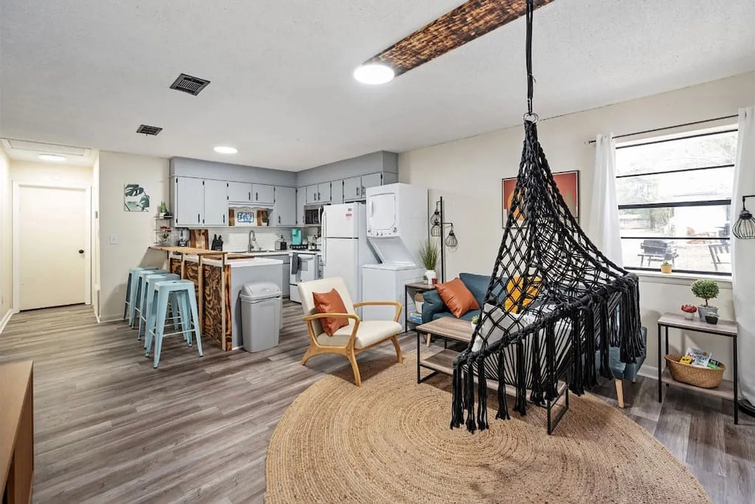 1 bed, 1.0 bath, 441 sqft, $3,516 — Photo 1