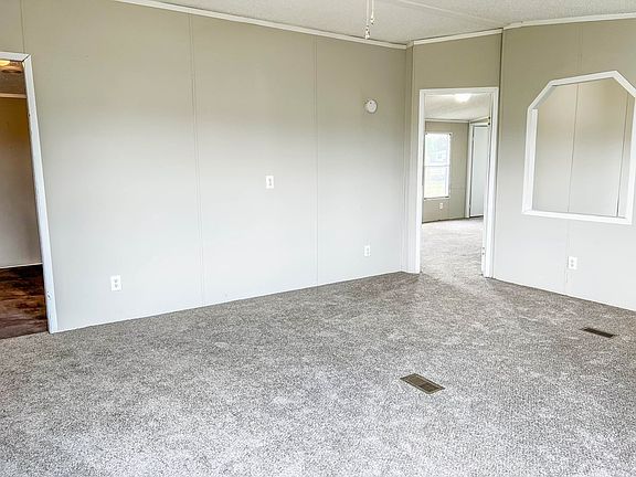5th image of 104 Sweetwater Dr