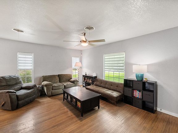 5th image of 2736 Ryan Ave