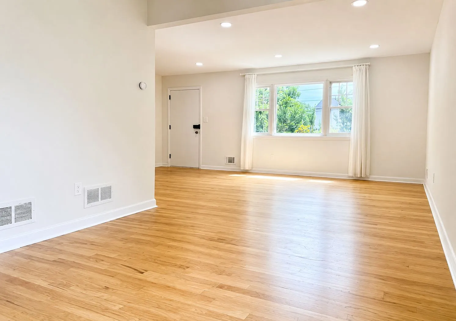 3 bed, 1423 sqft, $5,400 — Photo 4