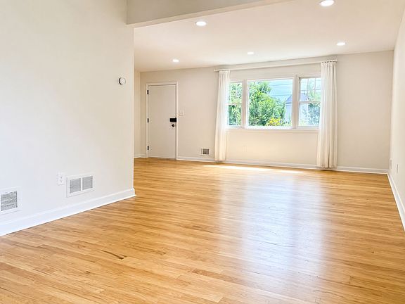4th image of 6 Rose Ct