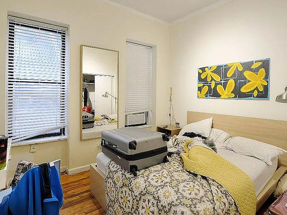 4th image of 409 W 48th St APT 1RW
