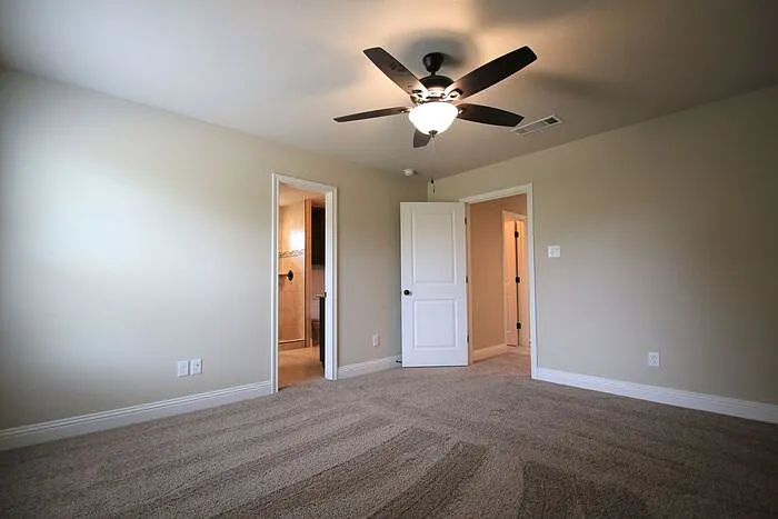 821 Jameson St — Photo 8