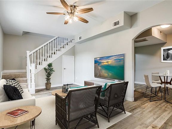 4th image of 209 Melrose Ct