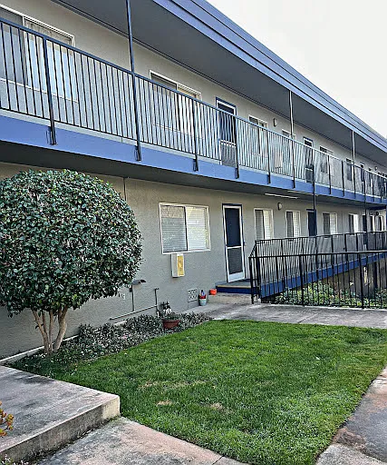Capri Apartments — Photo 5