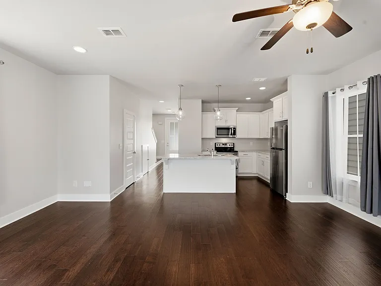 752 Cottage Park Dr — Photo 12