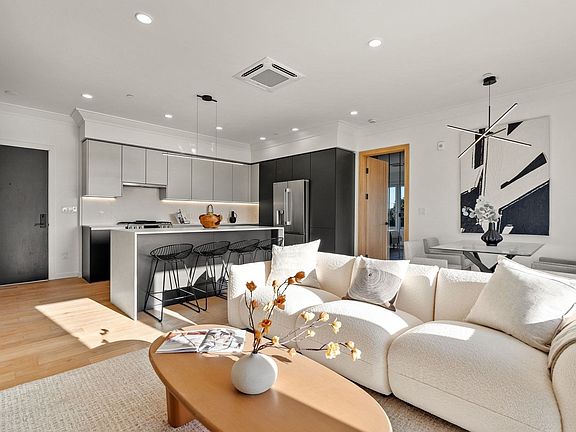 4th image of 388 Washington St #105