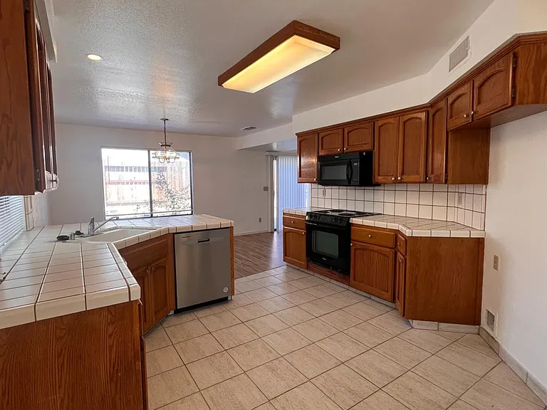 479 E Alluvial Ave #103 — Photo 8