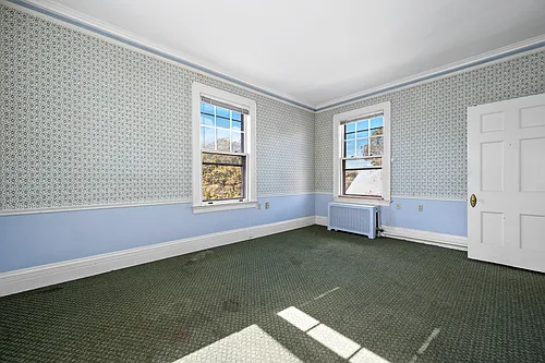 7 Oak St Photo 1