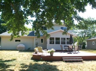 513 Raymond Rd, Waunakee, WI 53597