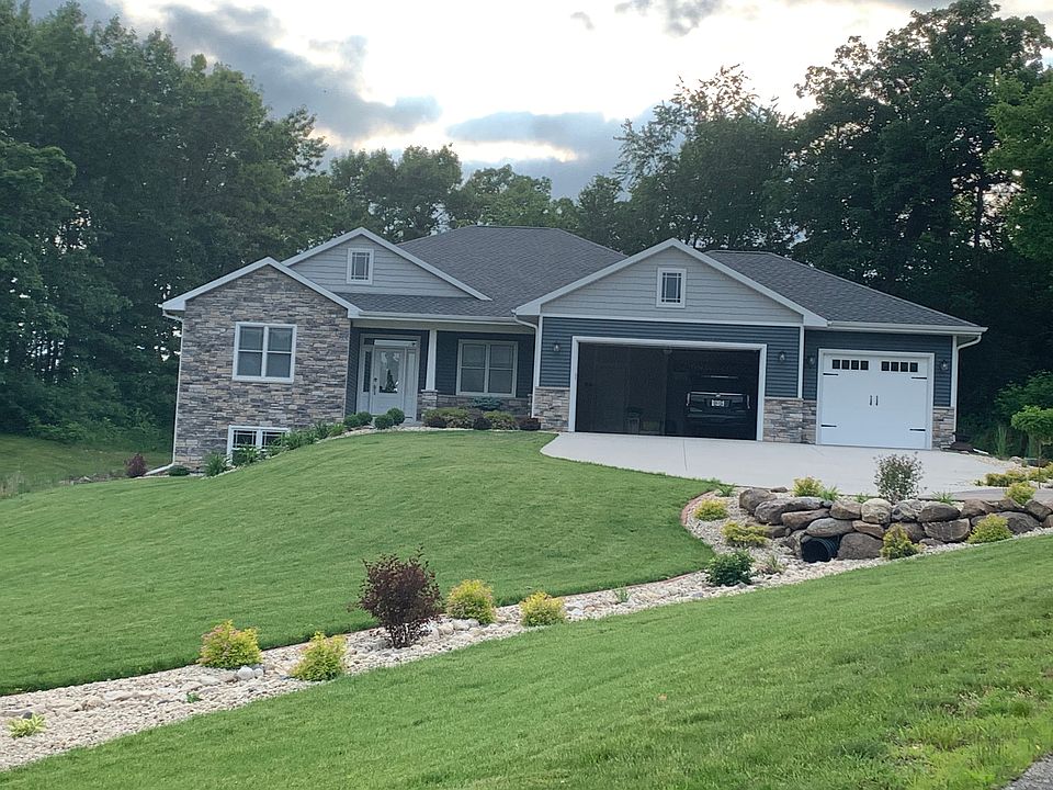1st image of 822 E Lakeside Ct