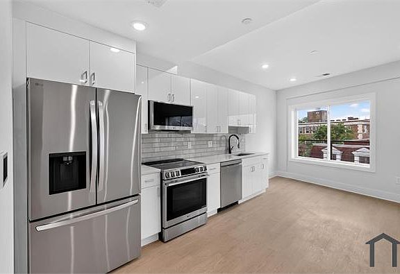 2nd image of 1650 Columbia Rd NW #201