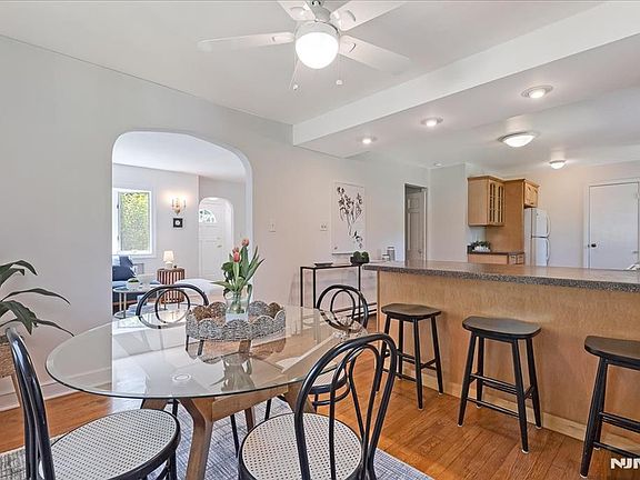 3rd image of 566 Barnett Pl