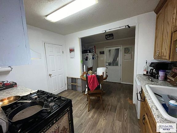 3rd image of 302 W Wilson Ave