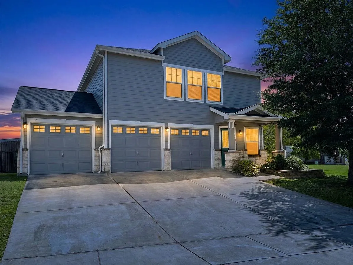 1621 Village Park Trl — Photo 1
