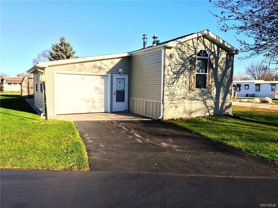 1st image of 13 Burgundy Cir