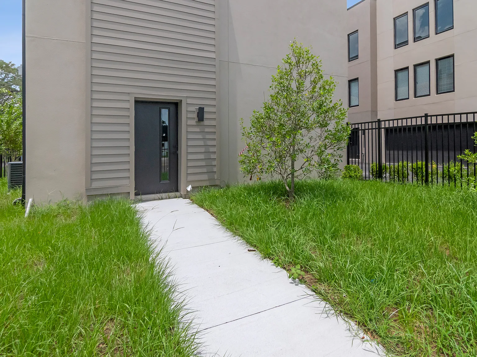 2 bed, 2.5 bath, 1229 sqft, $3,250 — Photo 3