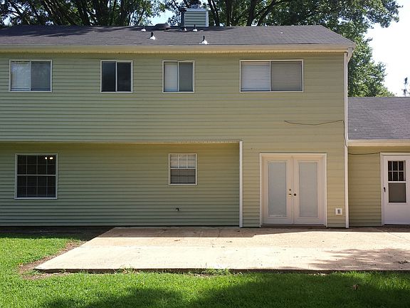 3rd image of 7910 Farmington Blvd