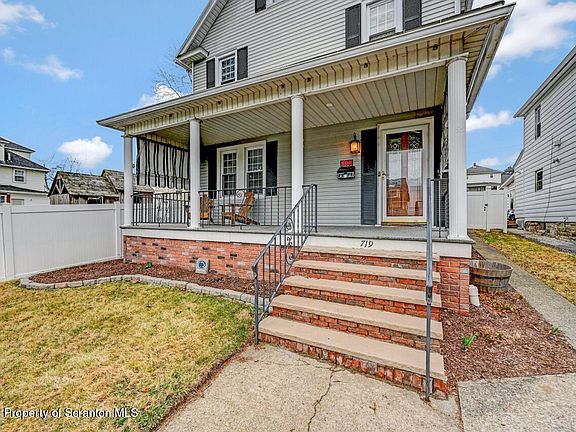 3rd image of 719 N Lincoln Ave
