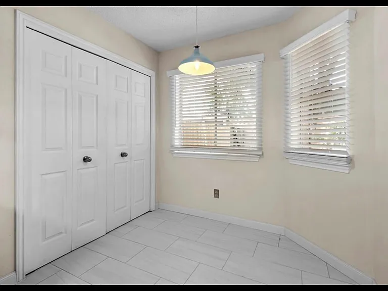 2311 Lexington Woods Dr — Photo 15