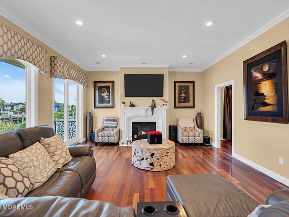 4th image of 32 Freeman Court