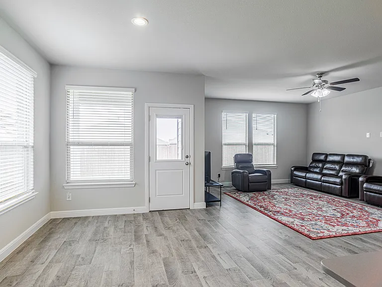 15825 Bronte Ln — Photo 10