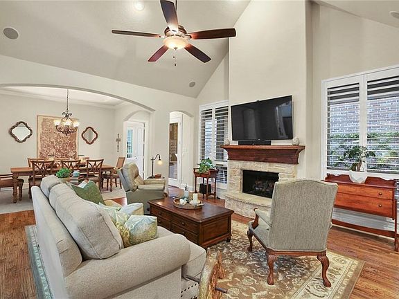 3rd image of 711 Evelake Ct