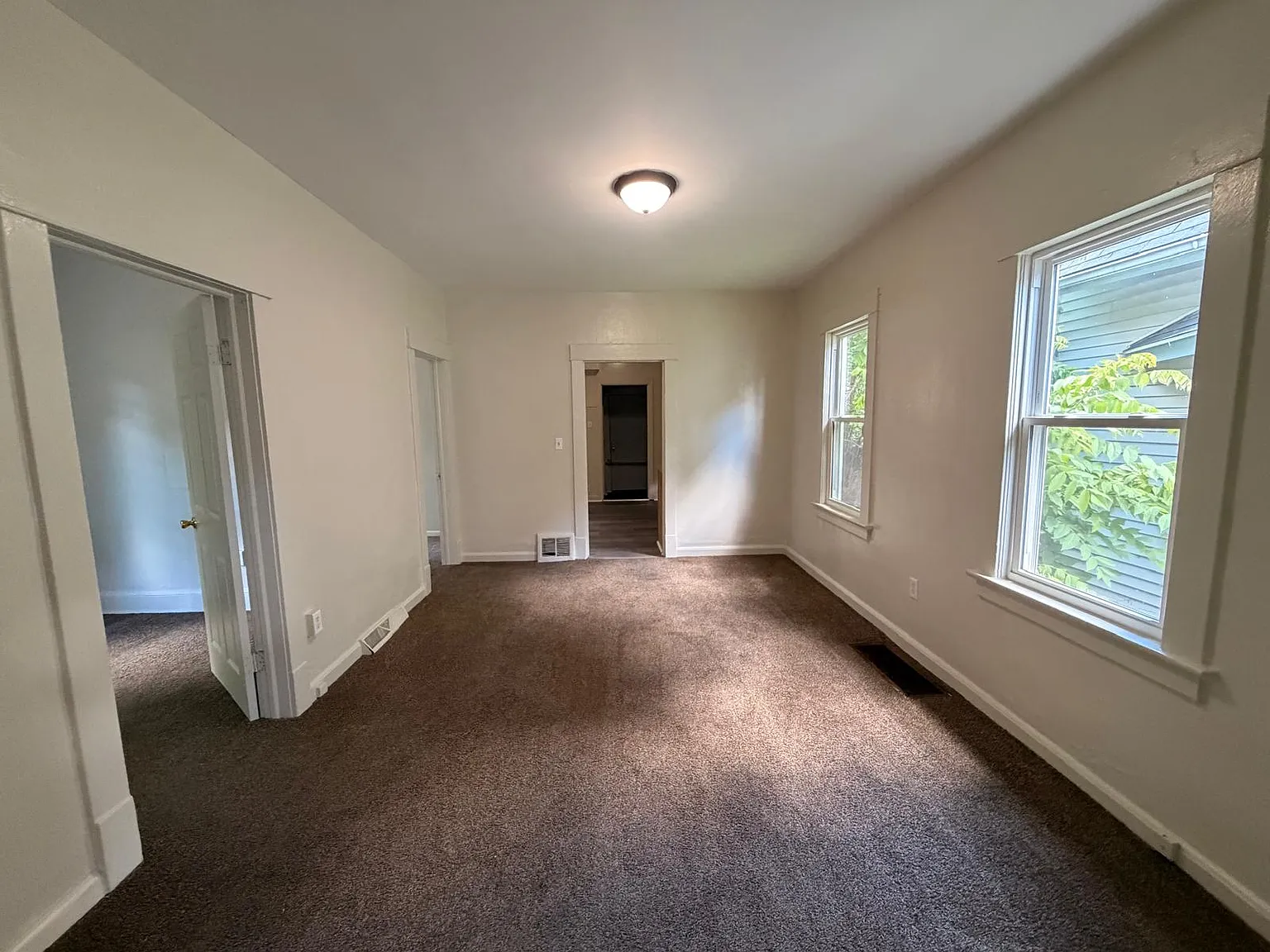 3 bed, 1426 sqft, $1,200 — Photo 2