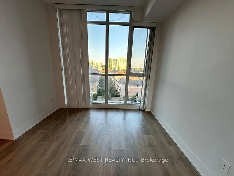 9471 Yonge St #630 — Photo 4