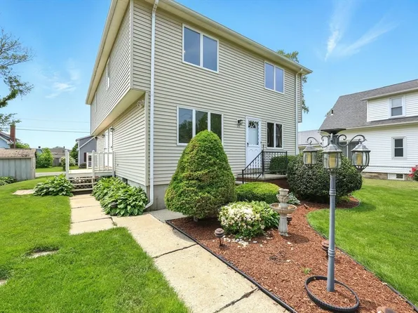 35 Lawndale St, Chicopee, MA 01013