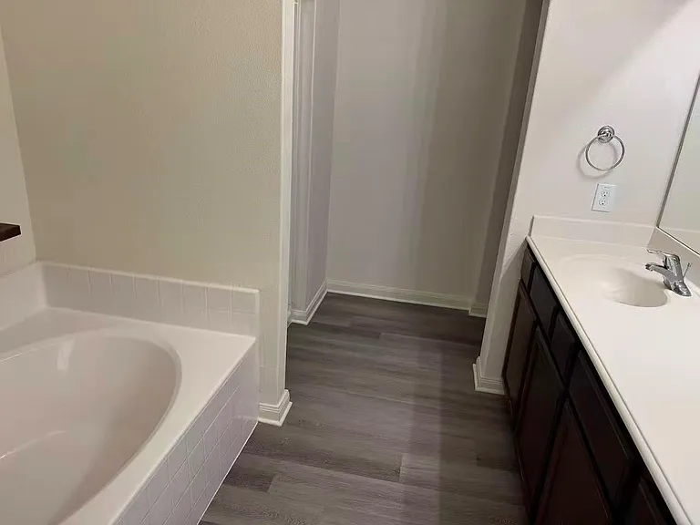 1806 Douglas St — Photo 10