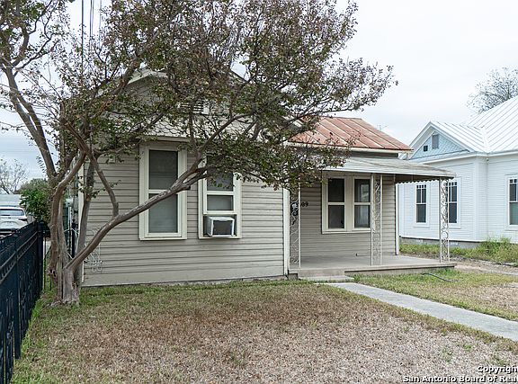 3rd image of 809 Burleson St