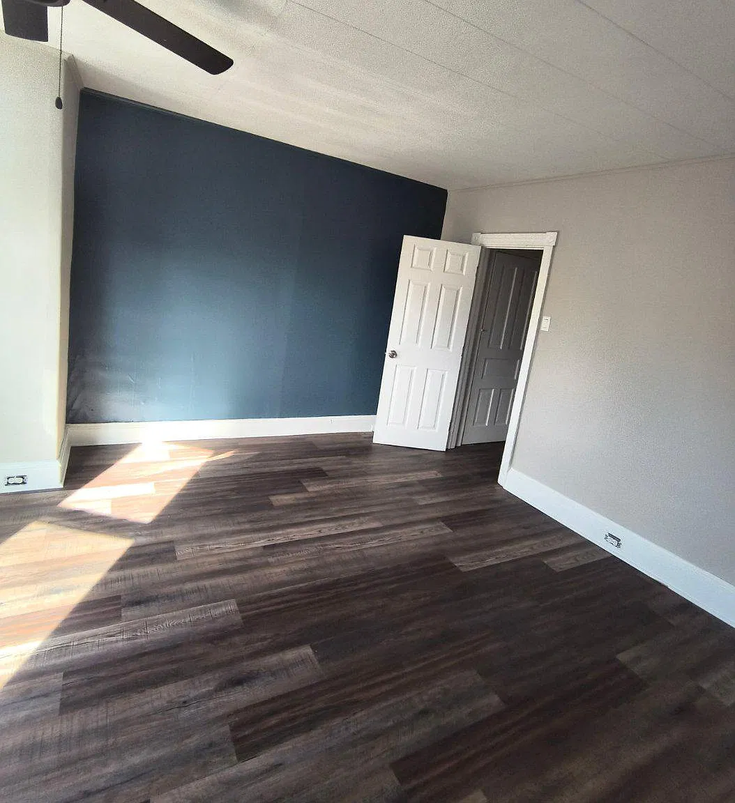3 bed, 1.5 bath, 932 sqft, $1,595 — Photo 2