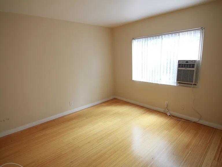 924 Hancock Ave #2 — Photo 9
