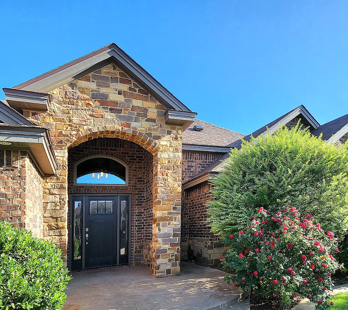 Stunning 4/3/2 With A Bonus Room In Cooper Isd — Photo 2
