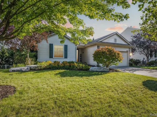 3294 Valley Rise Dr, Holly, MI 48442