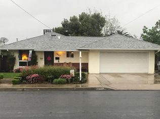1897 E Terrace Dr, Dinuba, CA 93618