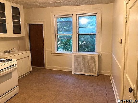 5th image of 512 Washington Ave