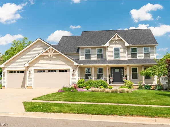 1387 Walnut Ridge Dr, Uniontown, OH 44685