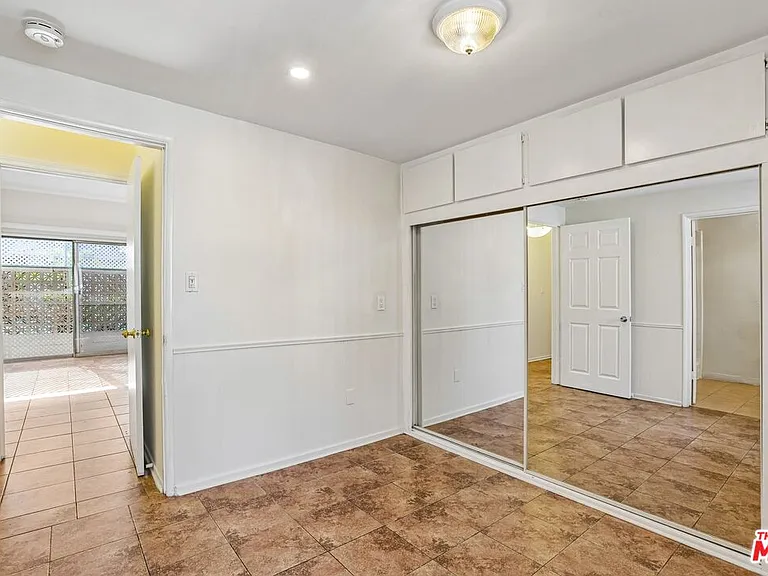6727 1/2 Orion Ave — Photo 18