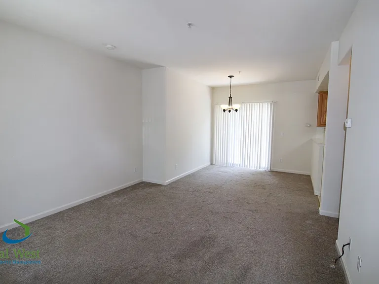 3158 Regency Ave — Photo 3