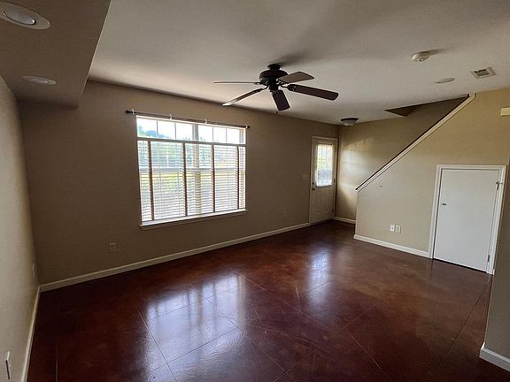 3rd image of 802 W Tahlequah St APT D