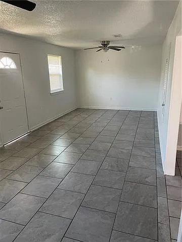1728 Farragut St — Photo 3
