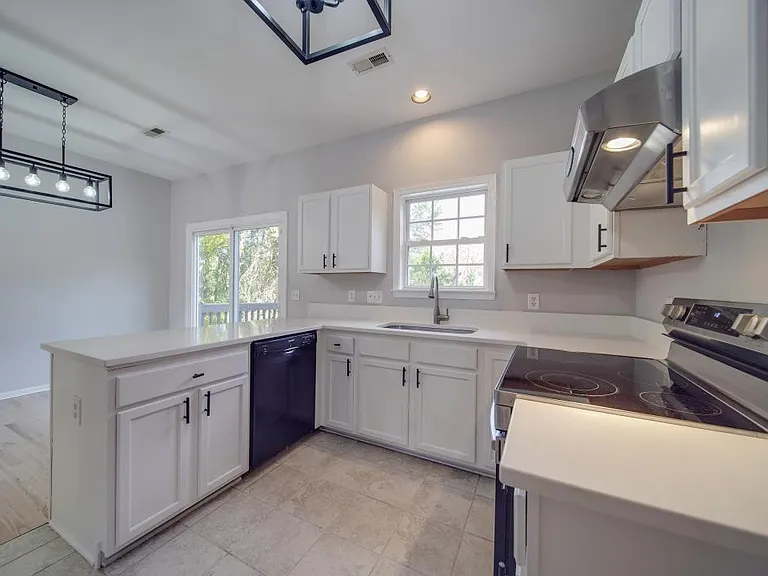 15005 Rothesay Dr — Photo 6
