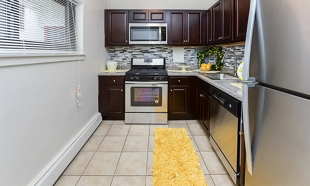 Riverside Towers Apartment Homes — Photo 2