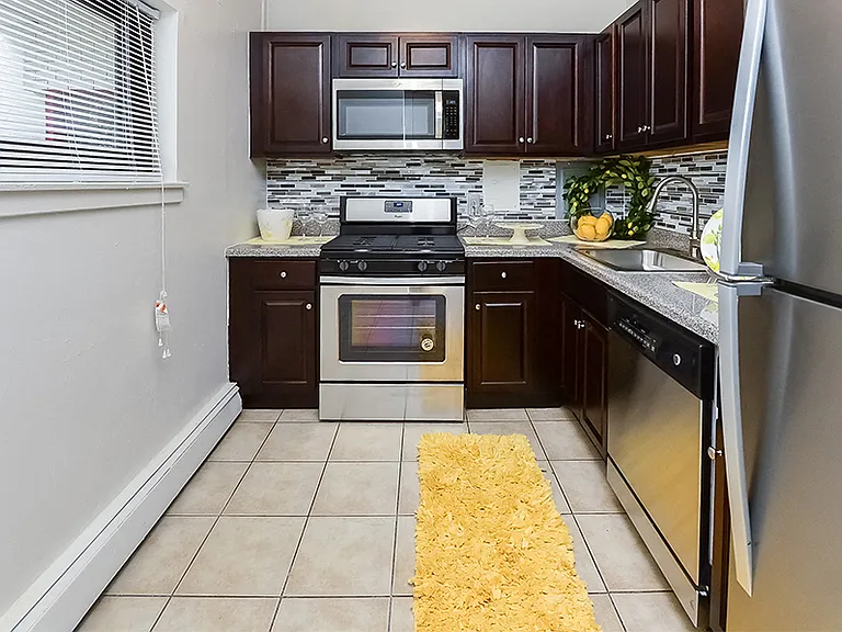 Riverside Towers Apartment Homes — Photo 2