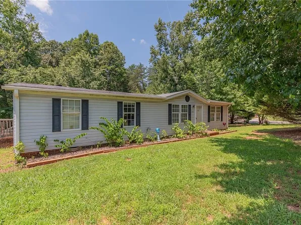 245 Rolling Meadows Dr, Reidsville, NC 27320