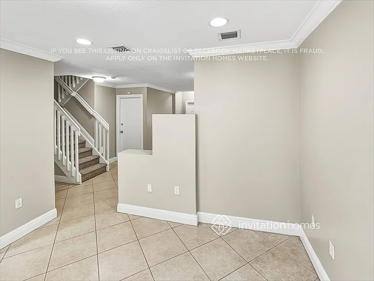 4942 SW 66th Ter — Photo 8