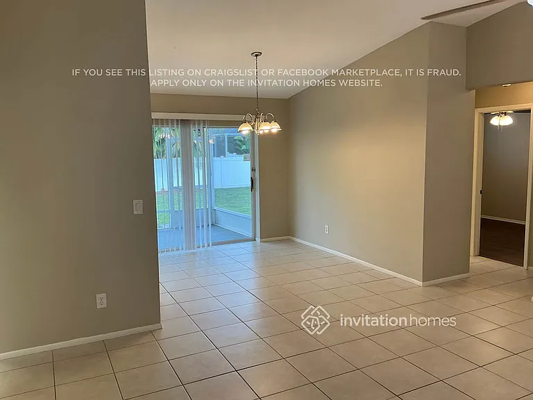 1803 SW 38th Ln — Photo 3