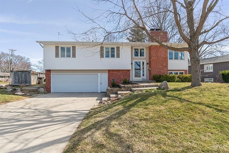 2324 Fillmore Ave Ames Ia 50010 Zillow